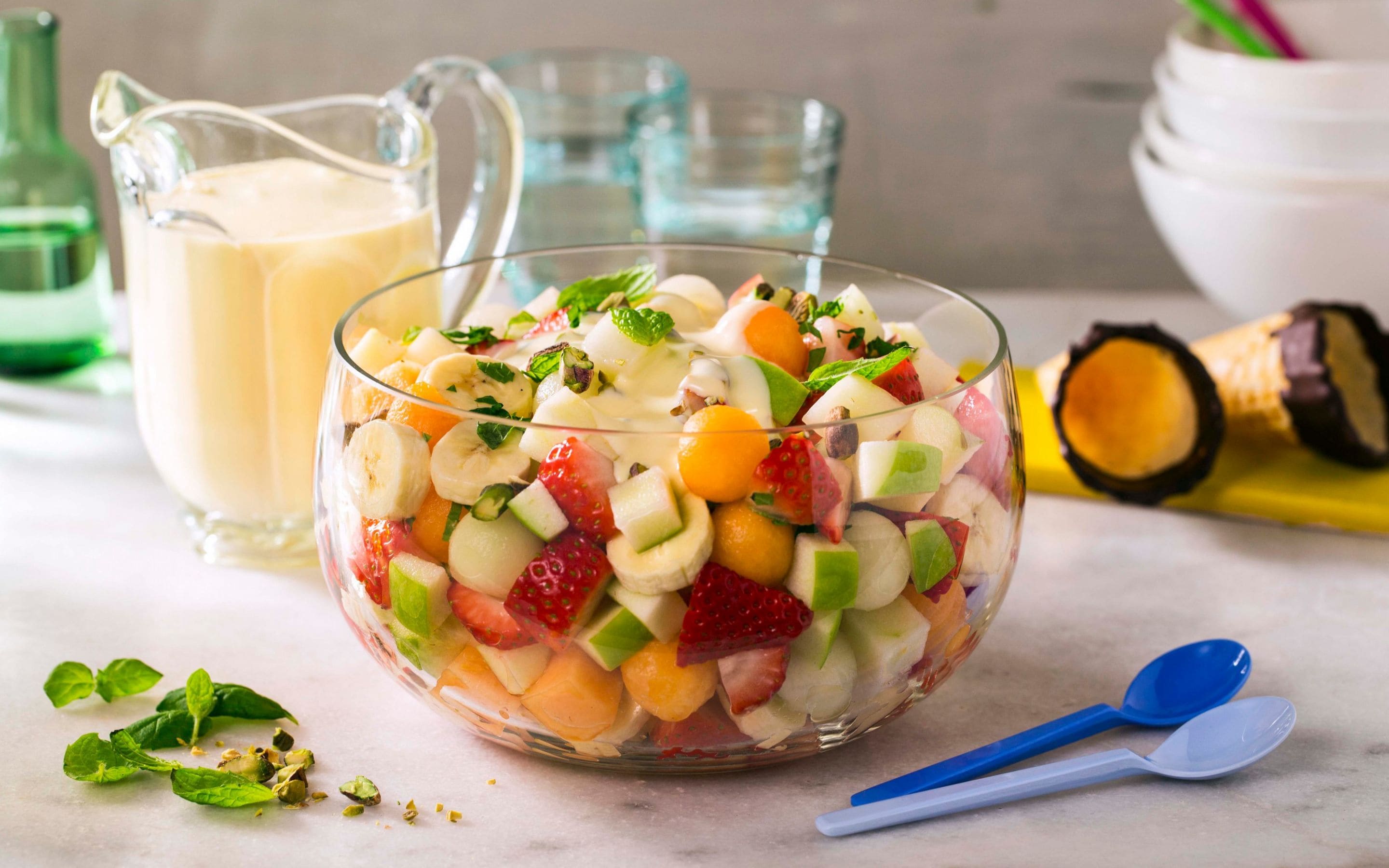 Klassisk fruktsalat med vaniljesaus