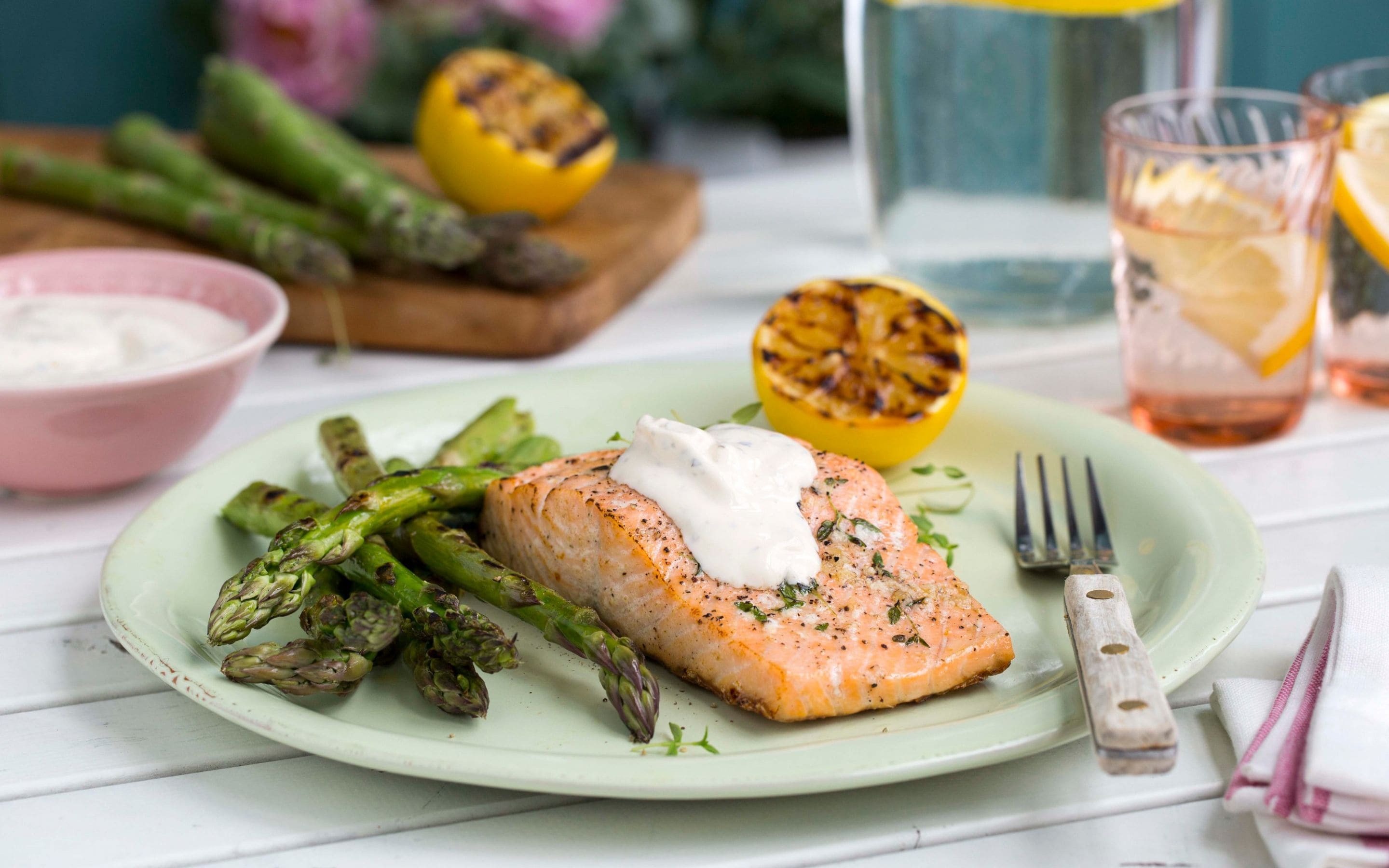 Grillet laks med asparges