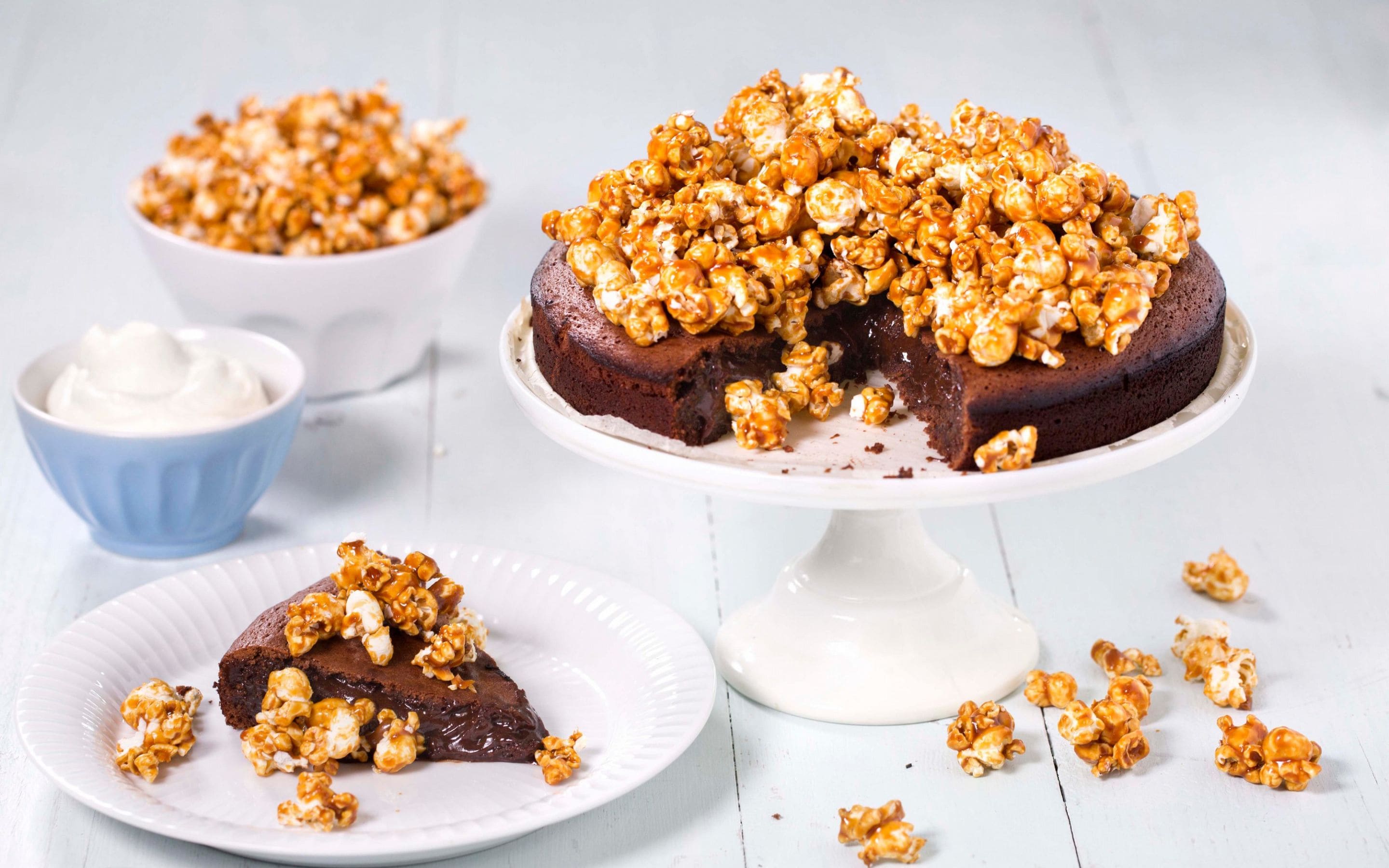 Sjokoladekake med karamellpopcorn