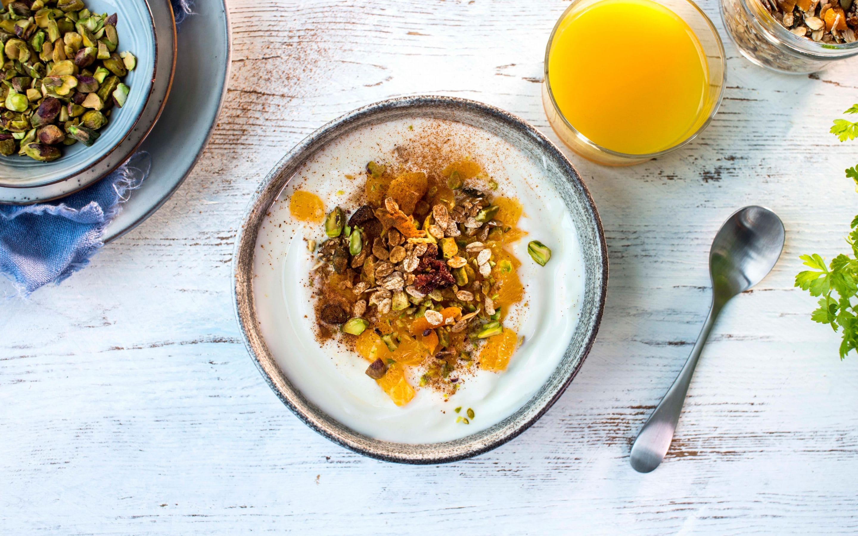 Yoghurt med appelsin og müsli