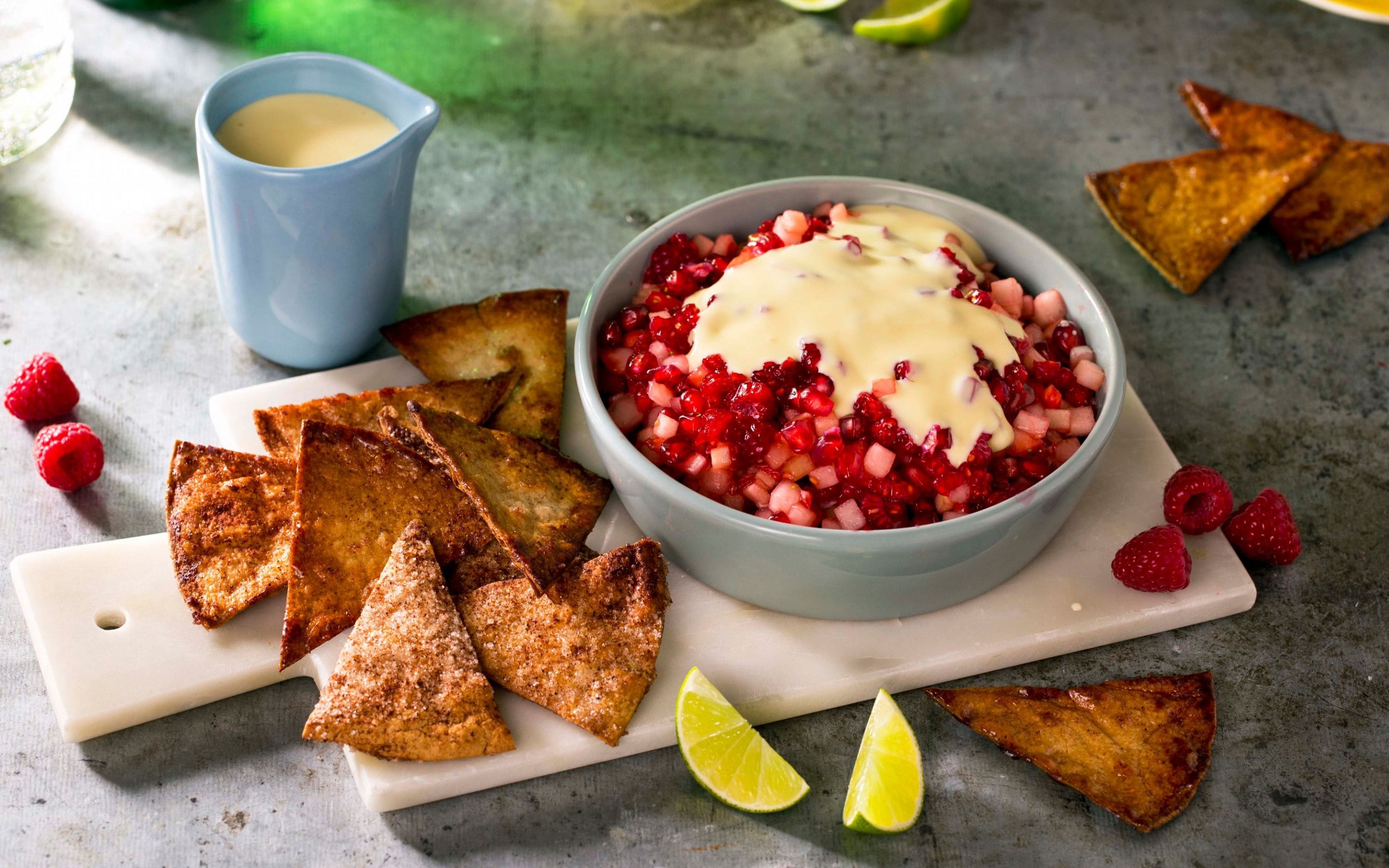 Fruktsalsa med kanelchips
