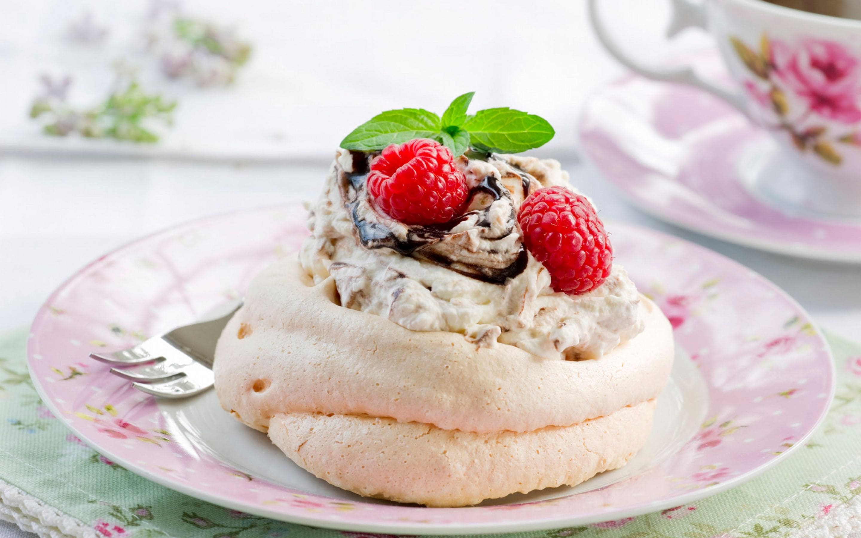 Pavlova med sjokoladekrem