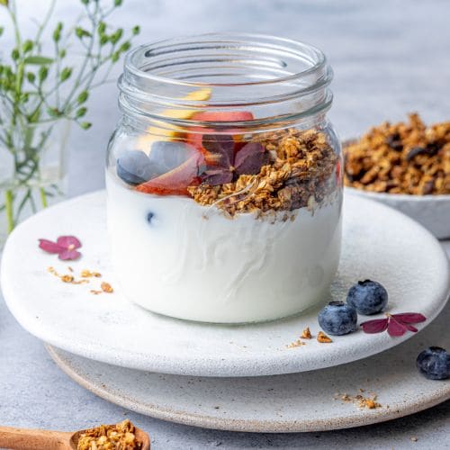 Hjemmelaget granola med yoghurt