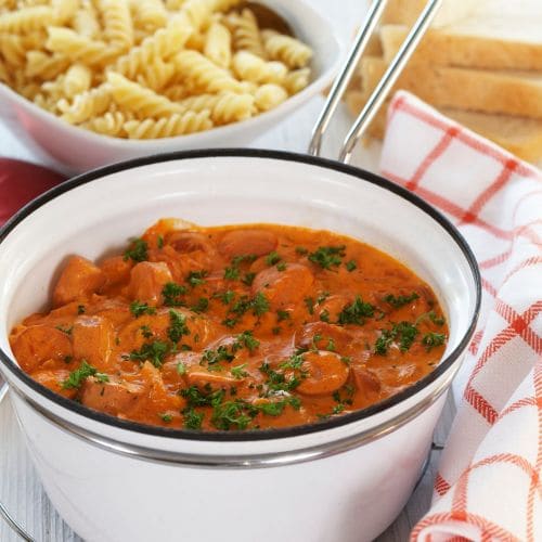 Pasta med pølsesaus