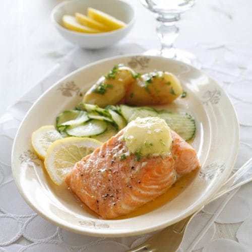Laks med hvitløksmør
