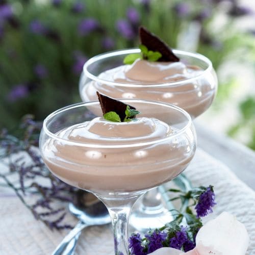 Sjokoladedessert med mint