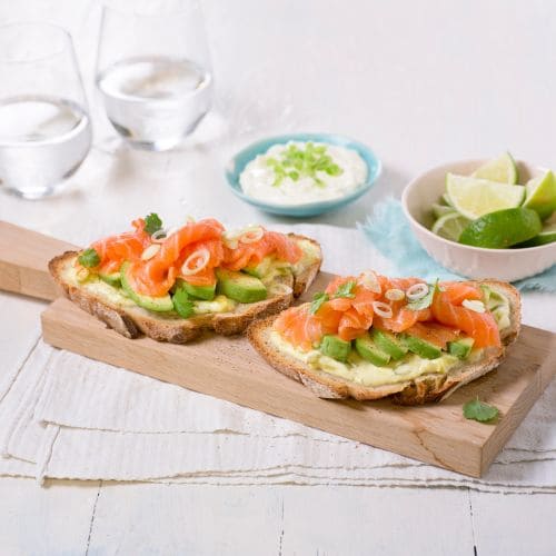 Toast med crème fraîche og laks