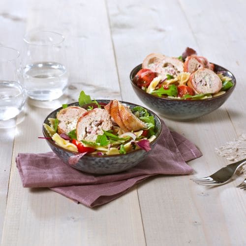 Fylt kyllingfilet med pastasalat