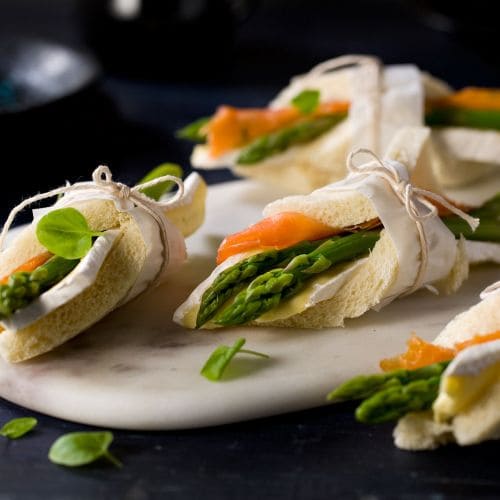 Loffruller med brie, asparges og røkelaks