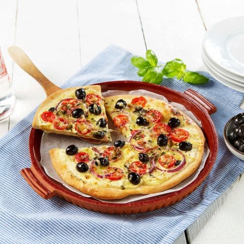 Vegetarpizza med tomat og oliven