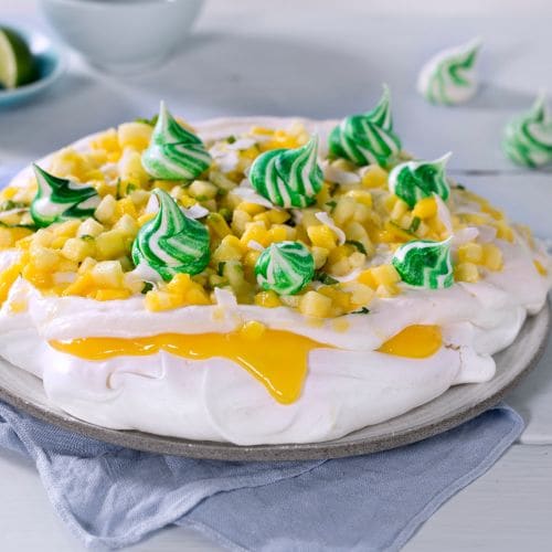 Pavlova med tropisk salsa