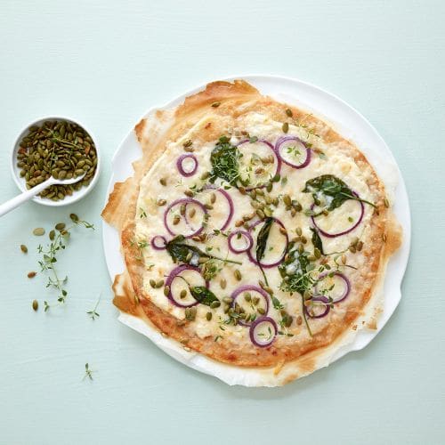 Hvit pizza med hvit geitost