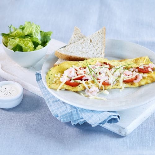 Omelett med reker og salat