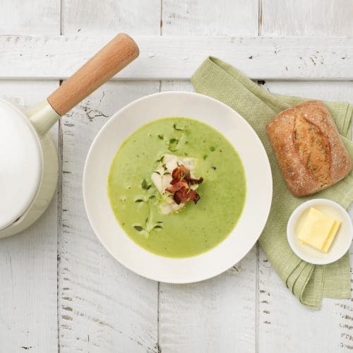 Grønn ertesuppe med klippfisk og bacon