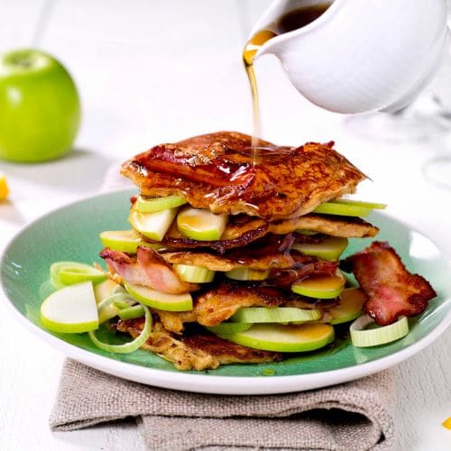 Grove fleskepannekaker med yoghurt