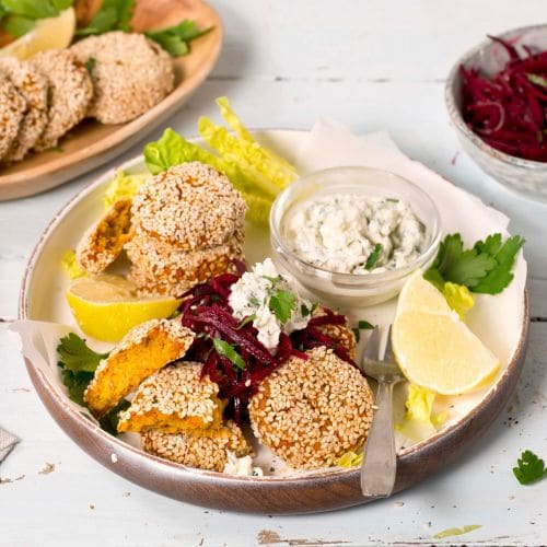 Gulrot-falafel med rødbetsalat