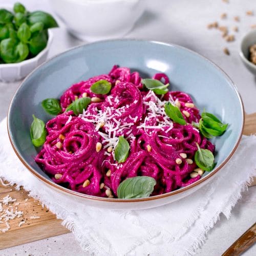 Spaghetti med rødbetpesto