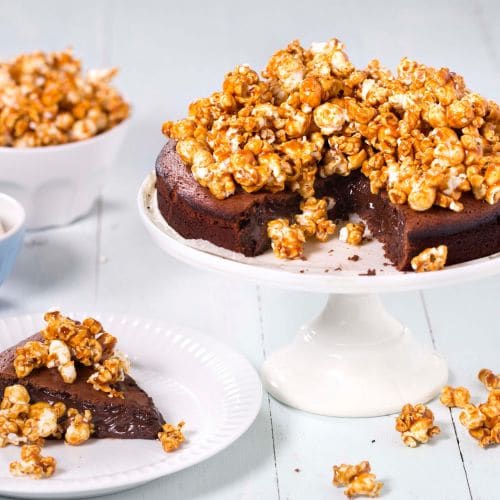 Sjokoladekake med karamellpopcorn