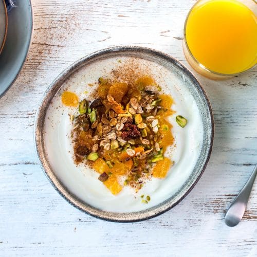 Yoghurt med appelsin og müsli