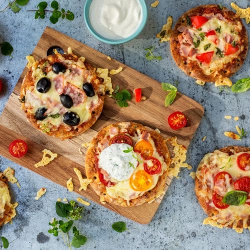 Minipizza med skinke og rømmedipp