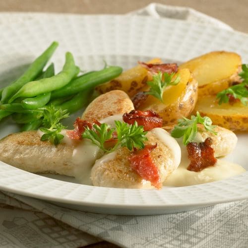 Fiskeboller med bacon og bønner