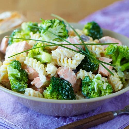 Pasta med laks og brokkoli