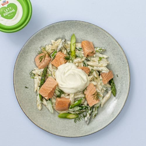 Laks med pasta og asparges
