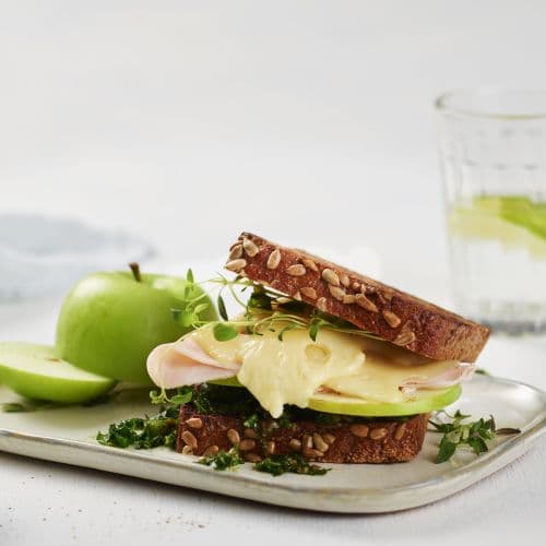 Jarlsberg® Lett-toast med grønnkålspesto