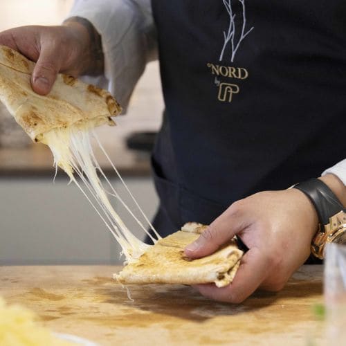 Quesadilla med grillet kylling og karamellisert løk