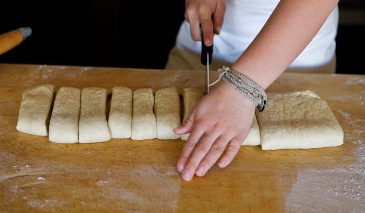 Trinn 4: Slik lager du kanelknuter fra Bakeriet i Lom