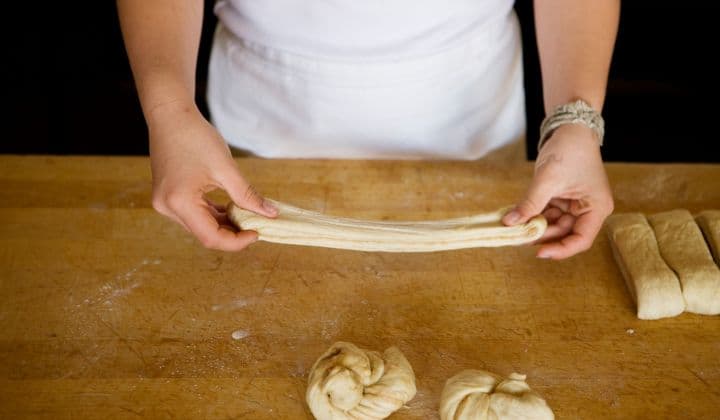 Trinn 5: Slik lager du kanelknuter fra Bakeriet i Lom