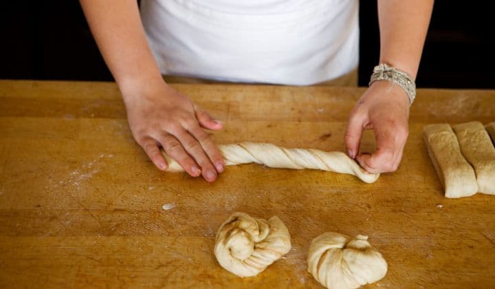 Trinn 6: Slik lager du kanelknuter fra Bakeriet i Lom