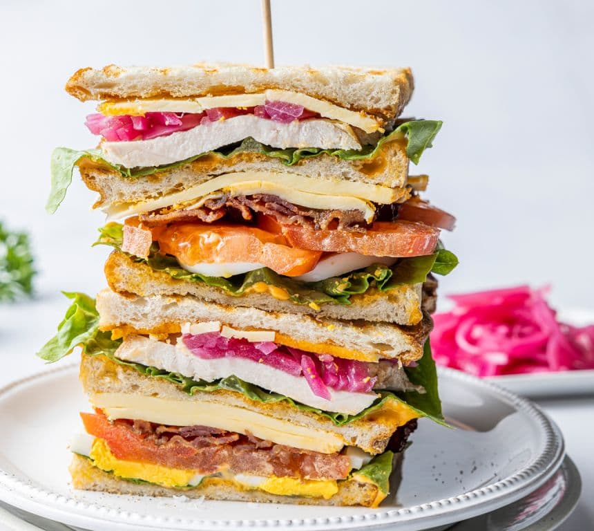 Club sandwich med kylling, bacon og Jarlsberg®