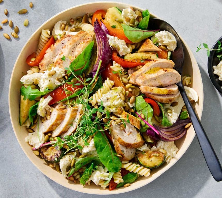 Pastasalat med kylling og mozzarella