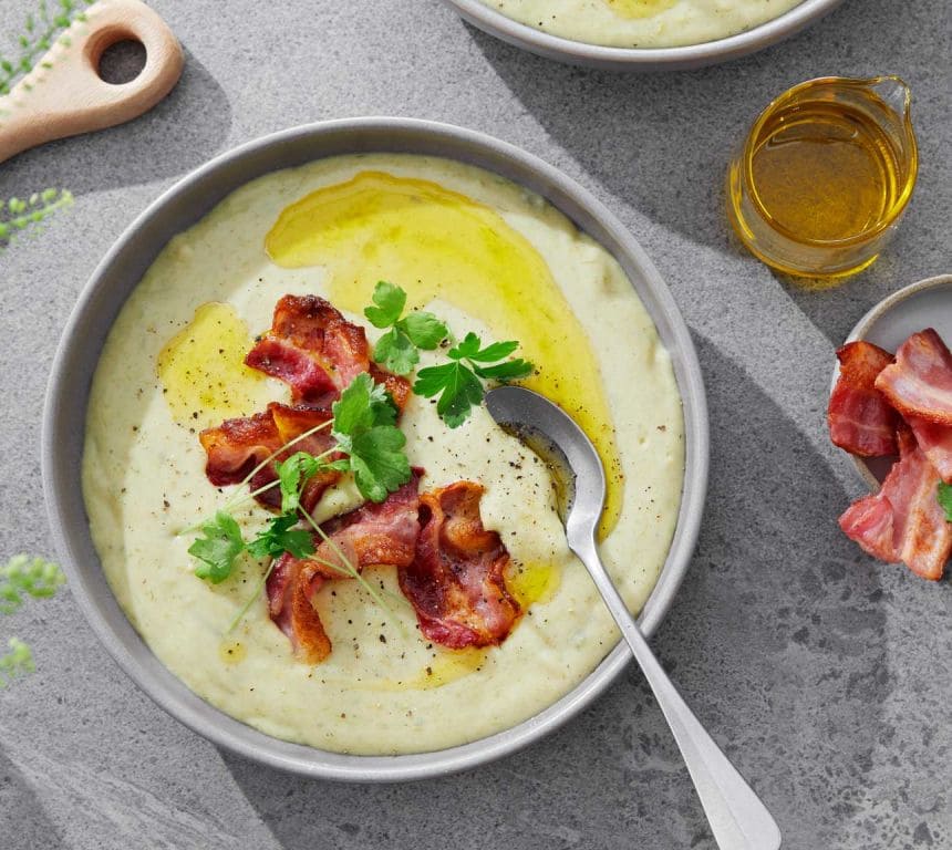 Potetsuppe med sprøstekt bacon og persille