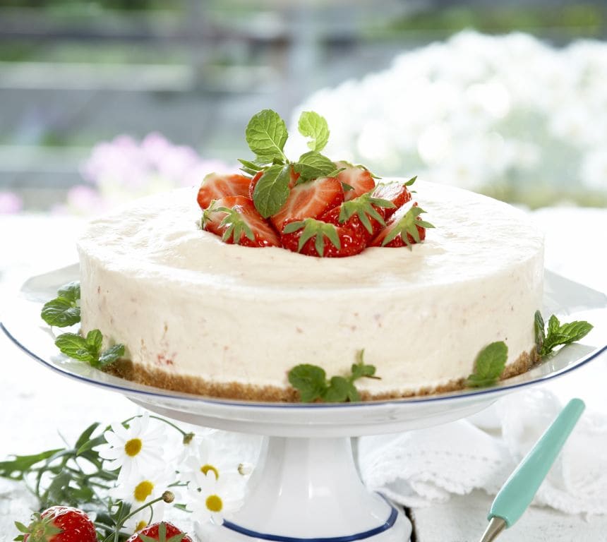 Softiskake med jordbær