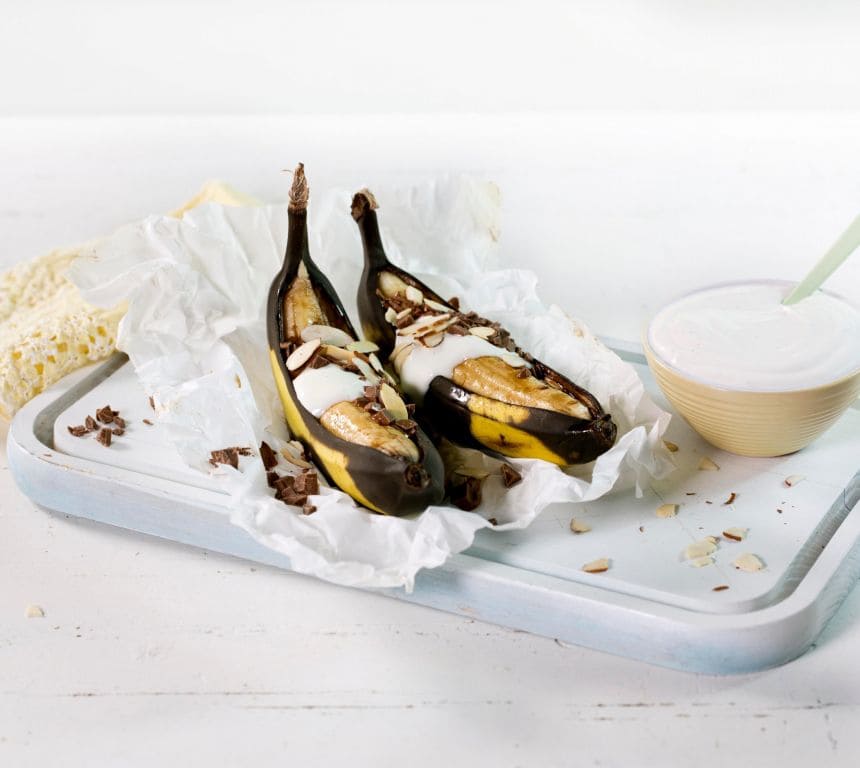 Bakt banan med melkesjokolade og vaniljekesam