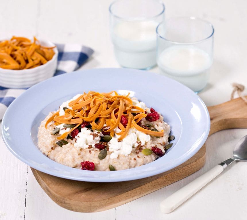 Havregrøt med cottage cheese og brunost