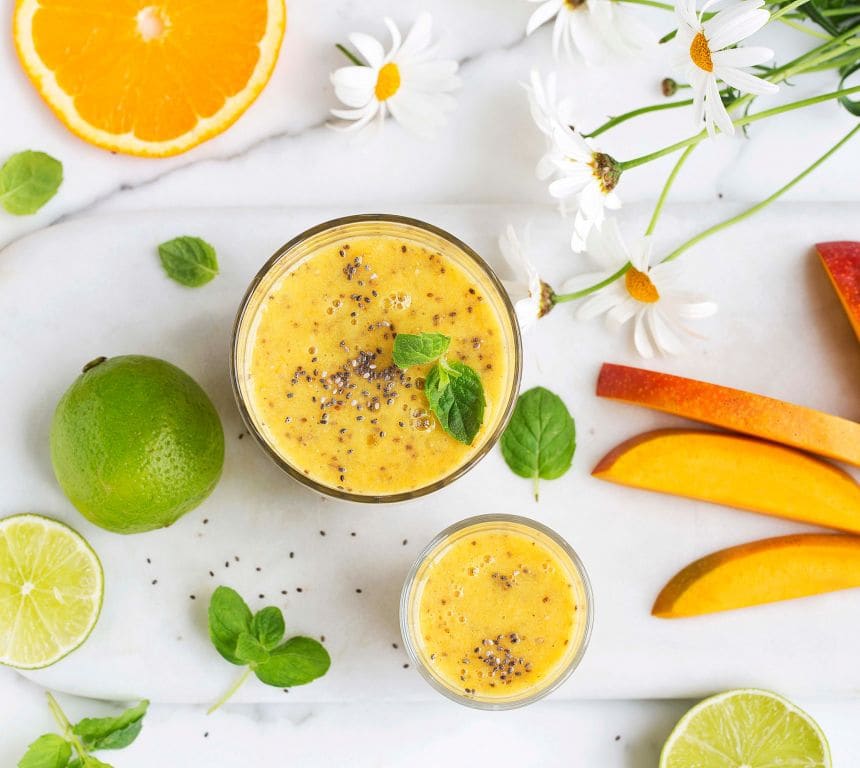 Mango- og appelsinsmoothie med chiafrø