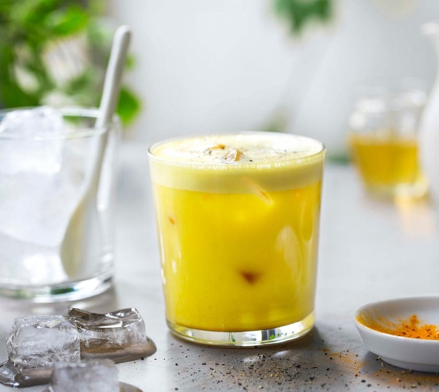 Golden milk med is