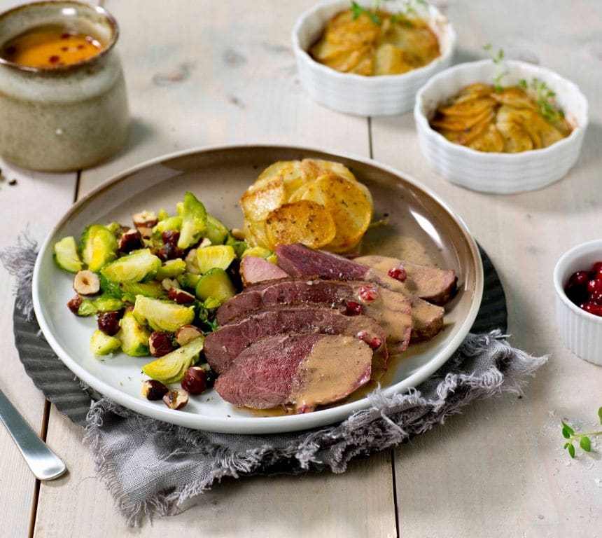 Tiurbryst med viltsaus
