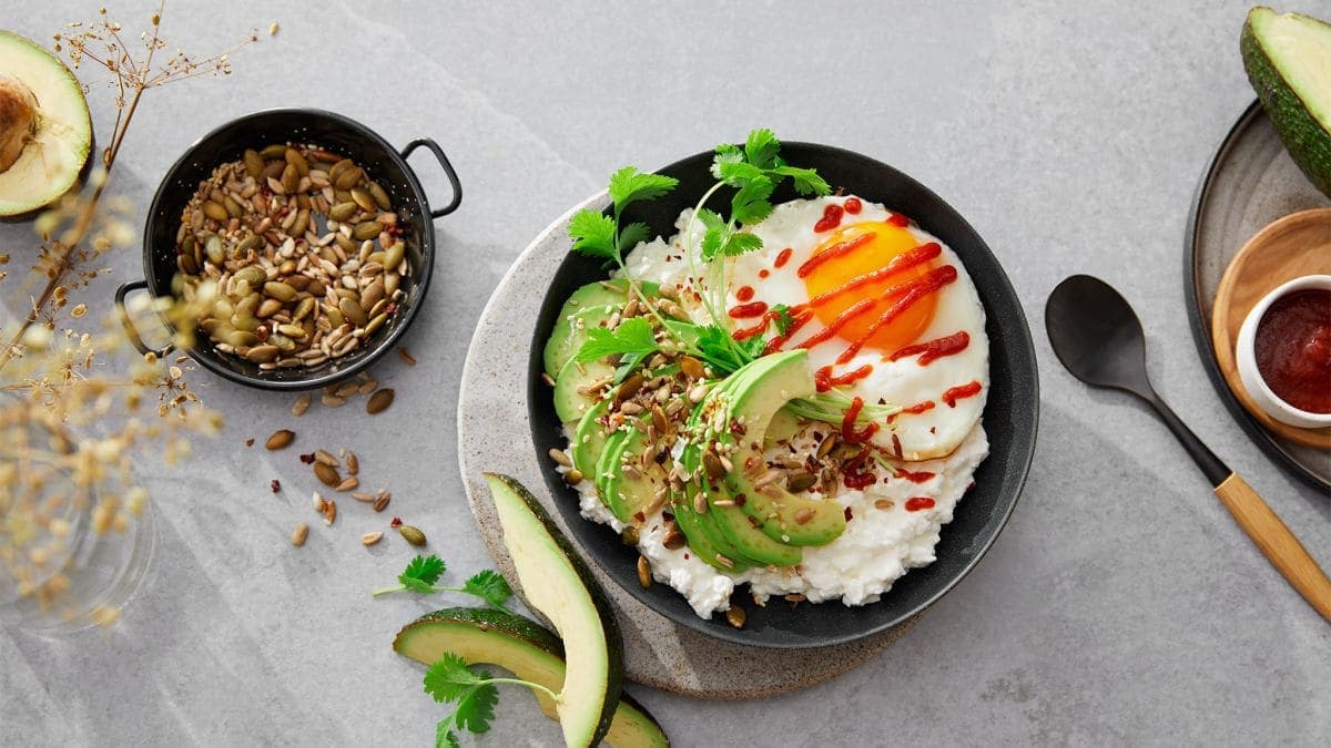 Cottage cheese med avokado og egg