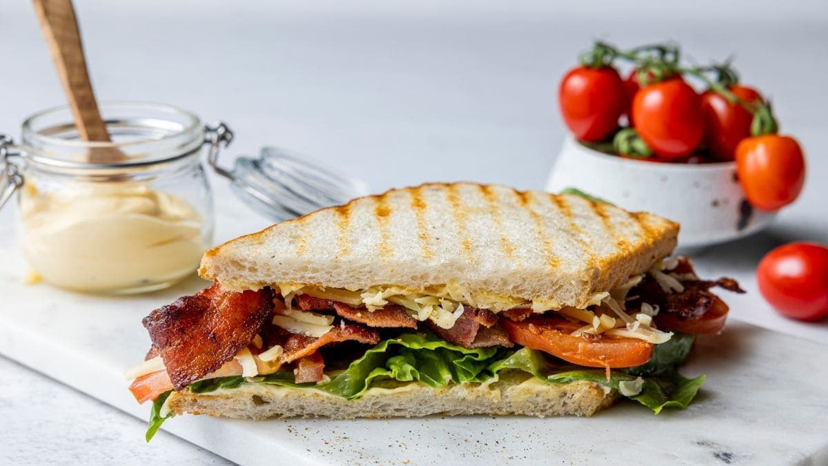 BLT med Norvegia® og bacon