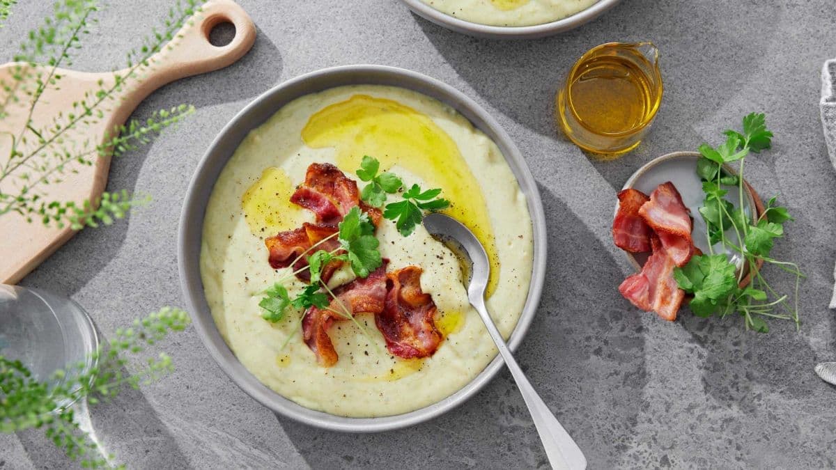 Potetsuppe med sprøstekt bacon og persille