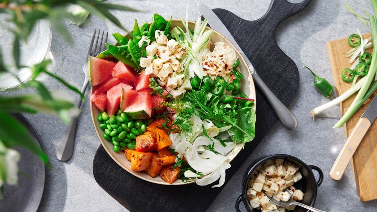 Middagsbowl med melon og salatost