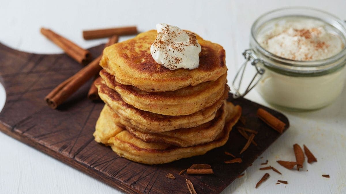 Gresskarpannekaker med kanelkrem