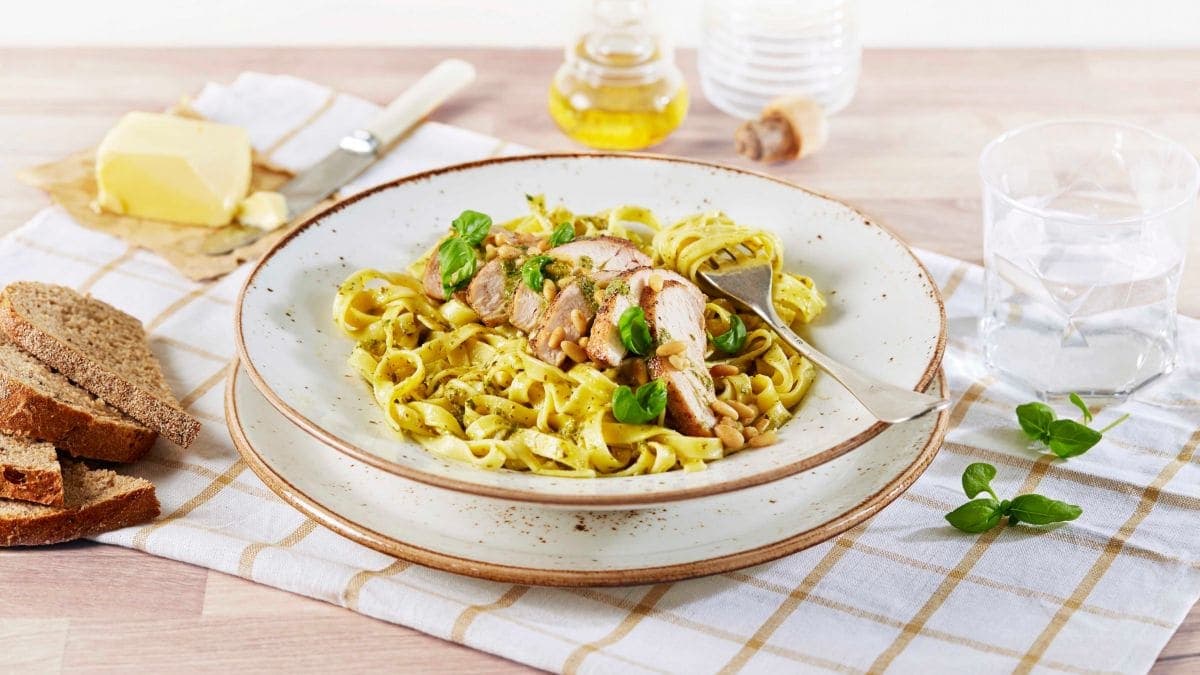 Kylling med pasta og pesto