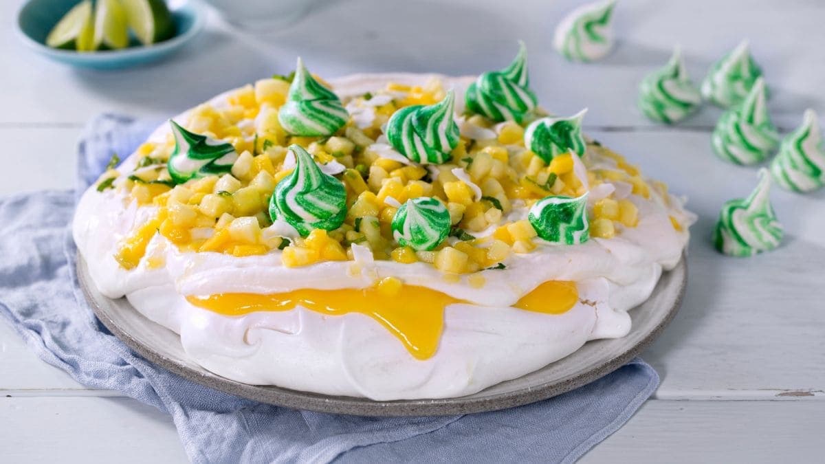 Pavlova med tropisk salsa