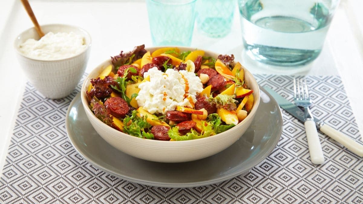 Chorizosalat med nektarin