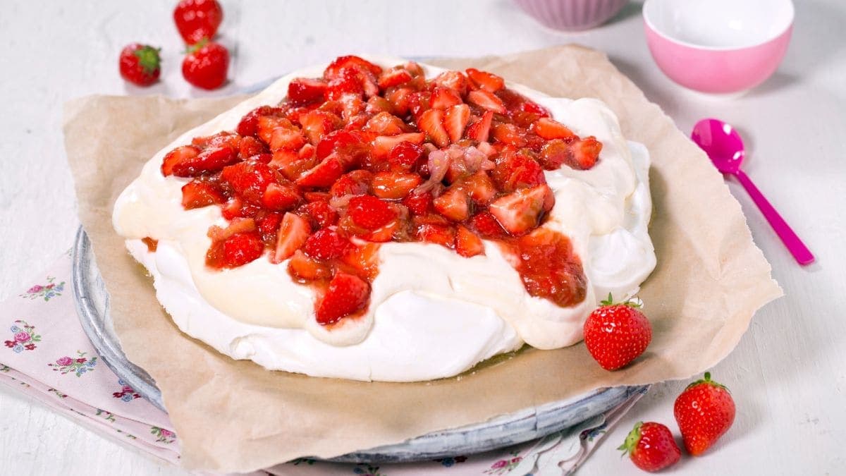 Pavlova med rabarbra